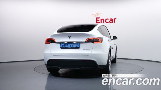Tesla Model Y Long Range AWD - фото 3