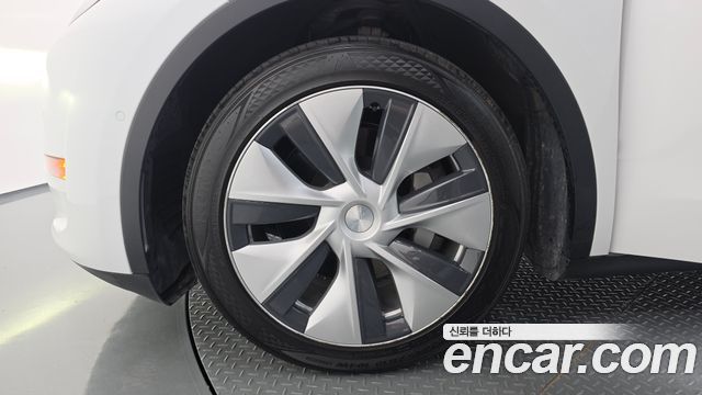 Tesla Model Y Long Range AWD - фото 4
