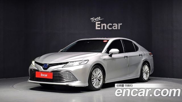 Toyota Camry XV70 2.5 XLE Hybrid - фото 0