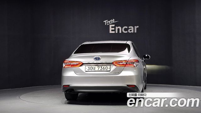 Toyota Camry XV70 2.5 XLE Hybrid - фото 3