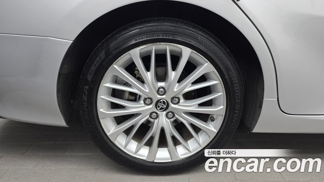 Toyota Camry XV70 2.5 XLE Hybrid - фото 4