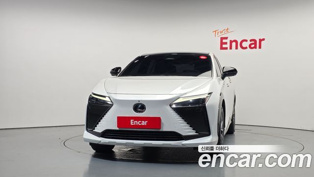 Lexus RZ Luxury - фото 2