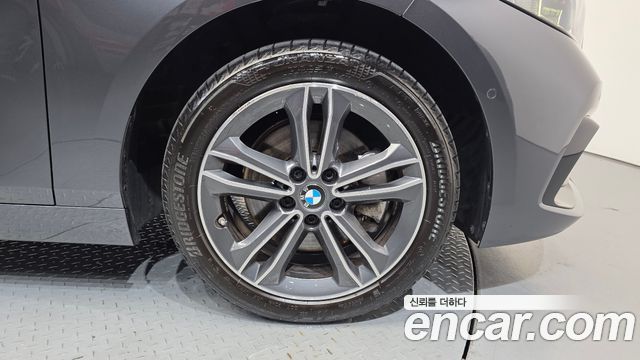 BMW 1 Series F40 118d Sport - фото 4