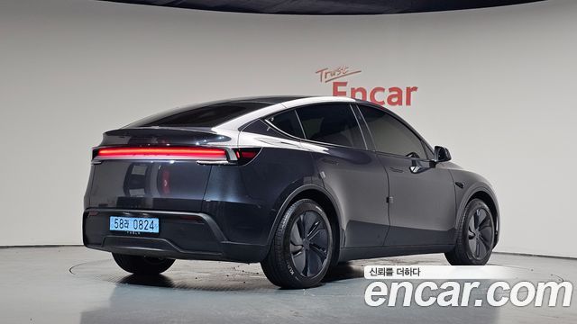 Tesla Model Y RWD - фото 0
