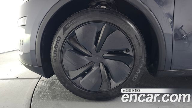 Tesla Model Y RWD - фото 3