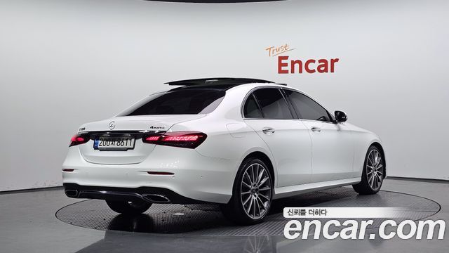 Mercedes-Benz E-Class W213 E350 4MATIC AMG Line - фото 1
