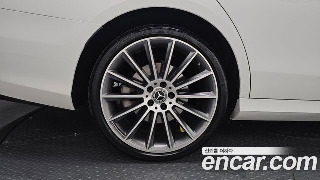 Mercedes-Benz E-Class W213 E350 4MATIC AMG Line - фото 4