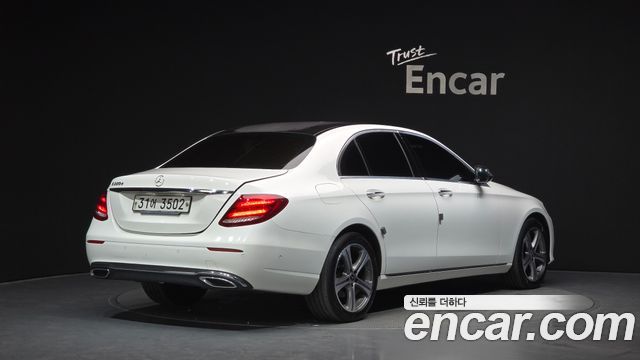 Mercedes-Benz E-Class W213 E220d Avantgarde - фото 1