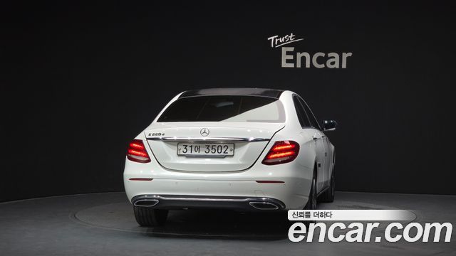 Mercedes-Benz E-Class W213 E220d Avantgarde - фото 3