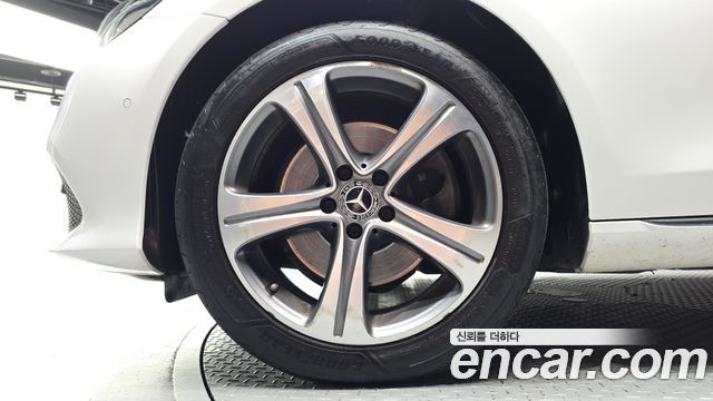 Mercedes-Benz E-Class W213 E220d Avantgarde - фото 4