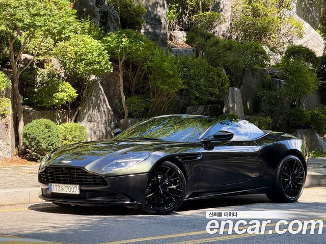 Aston Martin DB11 4.0 V8 Volante - фото 0