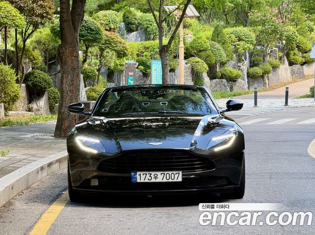 Aston Martin DB11 4.0 V8 Volante - фото 1