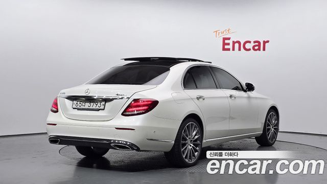 Mercedes-Benz E-Class W213 E300 Exclusive - фото 1