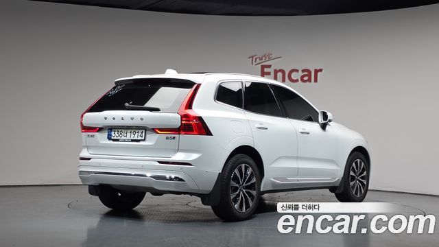 Volvo XC60 2-го поколения B5 Ultimate Bright - фото 0