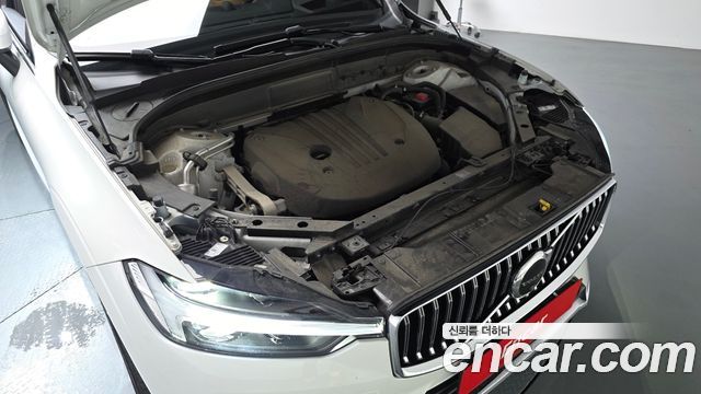 Volvo XC60 2-го поколения B5 Ultimate Bright - фото 4