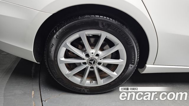 Mercedes-Benz A-Class W177 A220 Sedan - фото 4