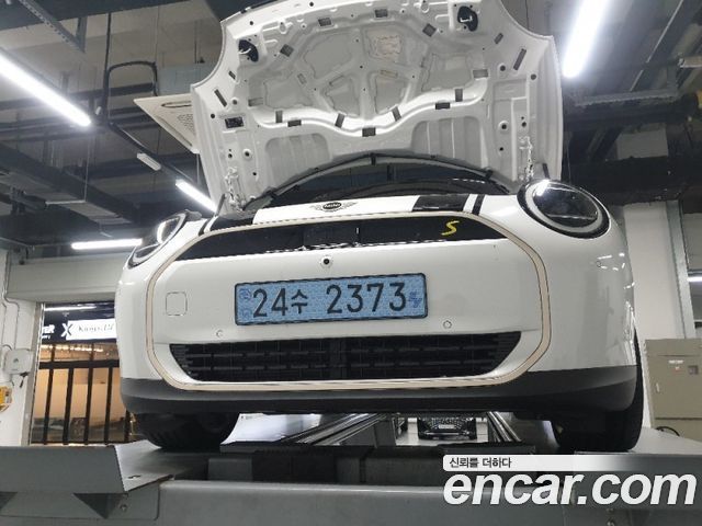 Mini Cooper Electric 4-го поколения SE Favoured - фото 0
