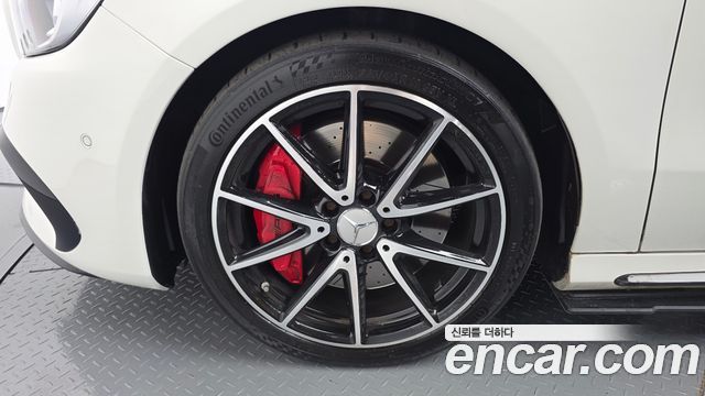 Mercedes-Benz A-Class W176 A45 AMG 4MATIC - фото 4