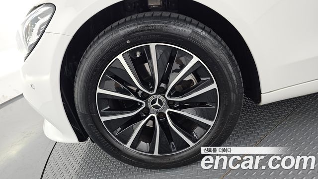 Mercedes-Benz C-Class W205 C200 - фото 3