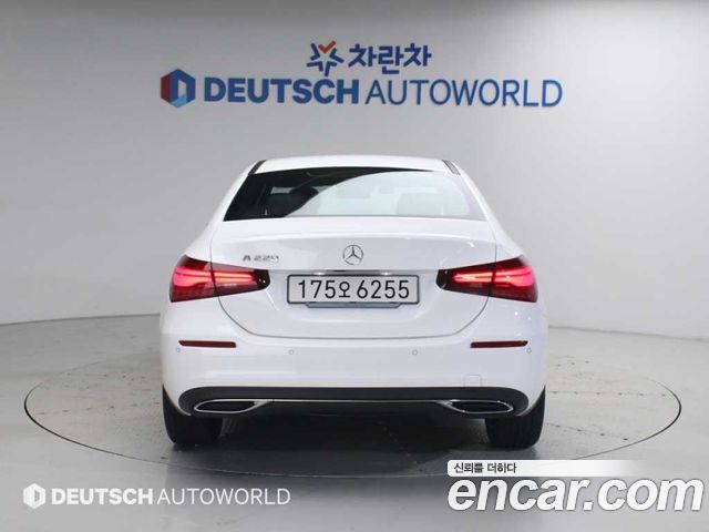 Mercedes-Benz A-Class W177 A220 Sedan - фото 3