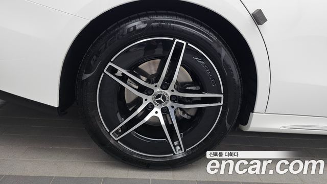 Mercedes-Benz E-Class W214 E300 4MATIC AMG Line - фото 4