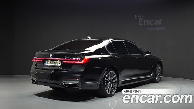 BMW 7 Series G11 740i M Sport - фото 1