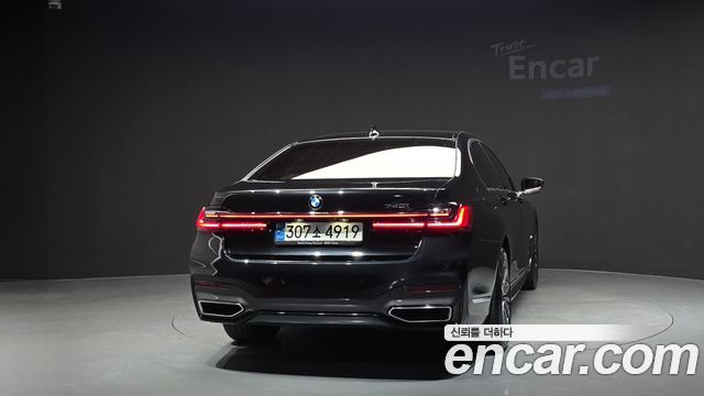 BMW 7 Series G11 740i M Sport - фото 3