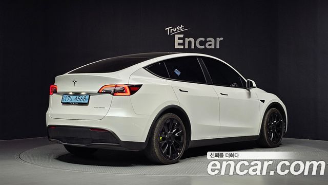 Tesla Model Y Long Range AWD - фото 1