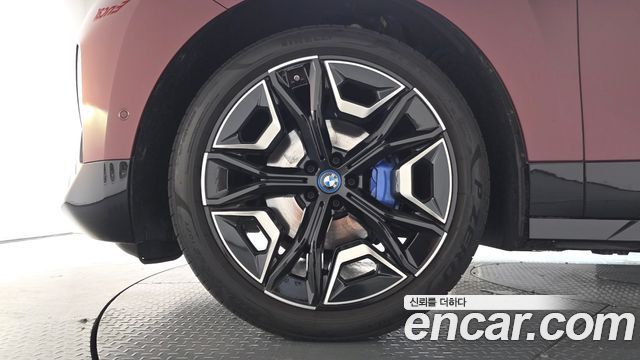 BMW iX xDrive50 Sports Plus - фото 3