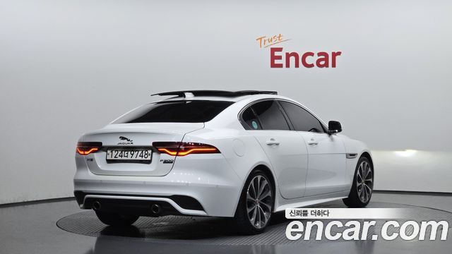 Jaguar XE P300 R-Dynamic HSE AWD - фото 1