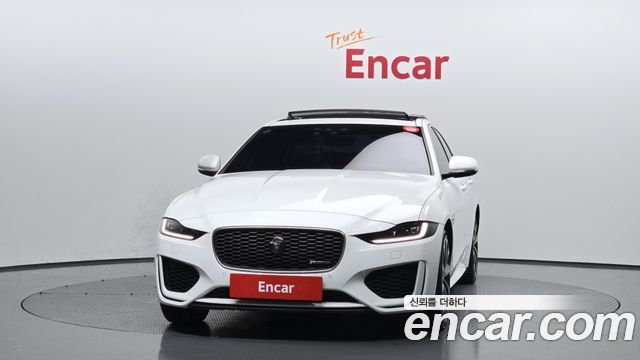 Jaguar XE P300 R-Dynamic HSE AWD - фото 2