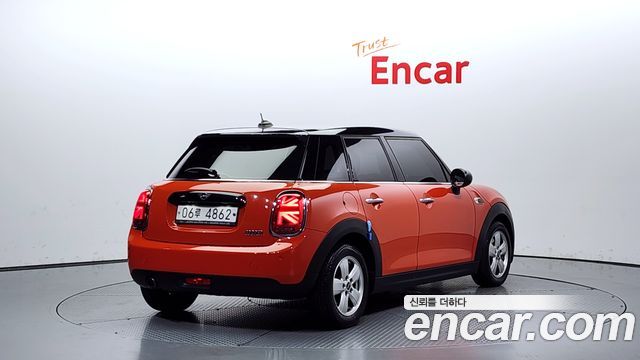Mini Cooper 5Door Standard 3rd - фото 1