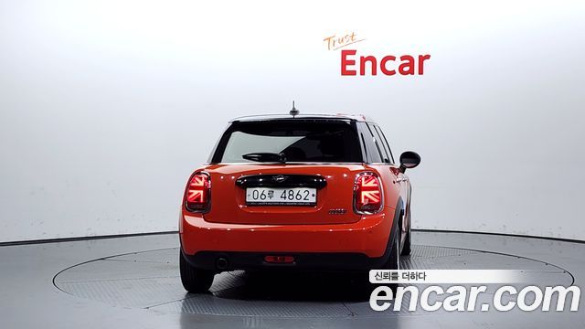Mini Cooper 5Door Standard 3rd - фото 3