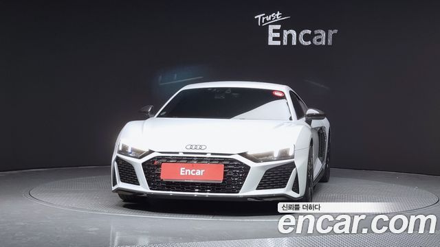 Audi R8 5.2 V10 Performance Coupe - фото 2