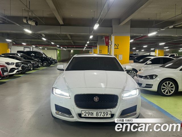 Jaguar XF X260 25t Portfolio - фото 0