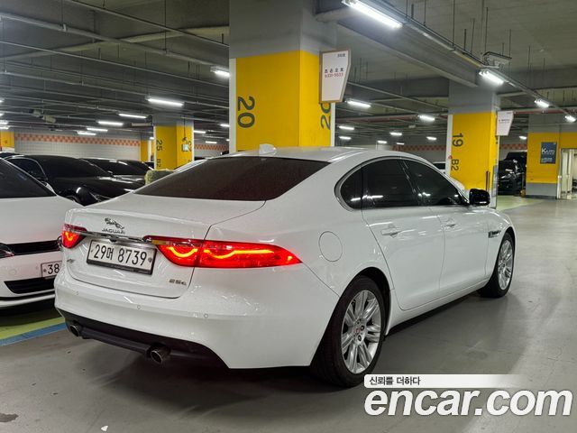 Jaguar XF X260 25t Portfolio - фото 3