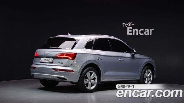 Audi Q5 FY 45 TFSI Quattro Premium - фото 1