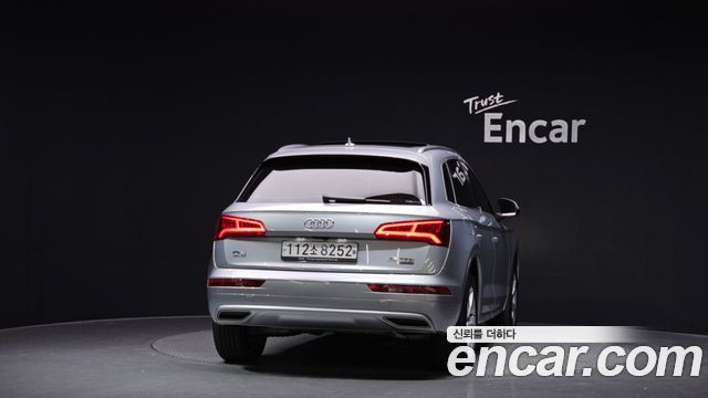 Audi Q5 FY 45 TFSI Quattro Premium - фото 3