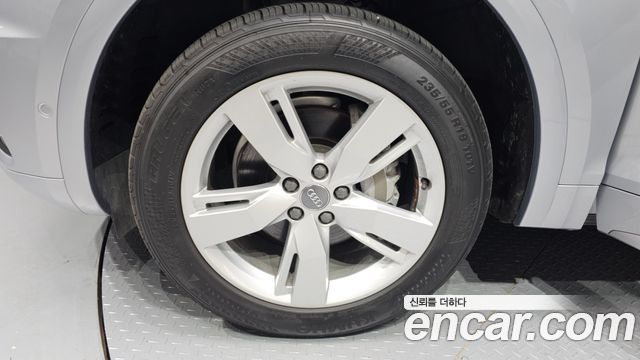 Audi Q5 FY 45 TFSI Quattro Premium - фото 4