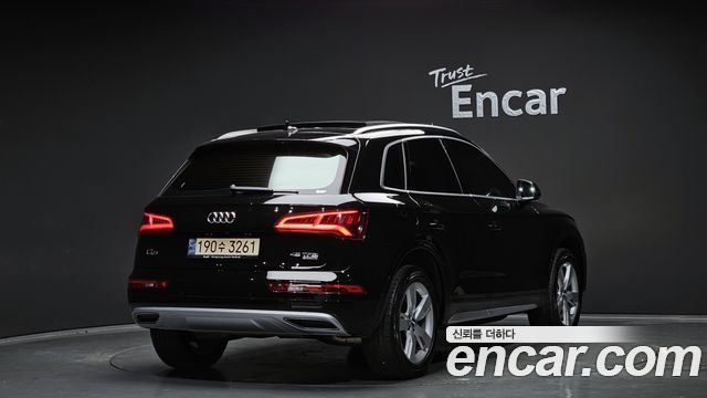 Audi Q5 FY 45 TFSI Quattro Premium - фото 1