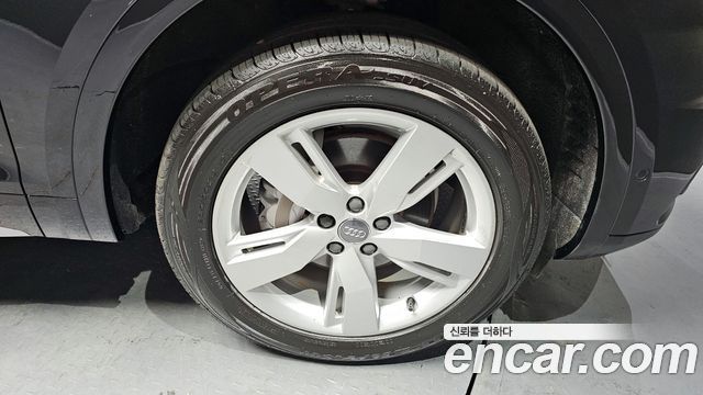 Audi Q5 FY 45 TFSI Quattro Premium - фото 4