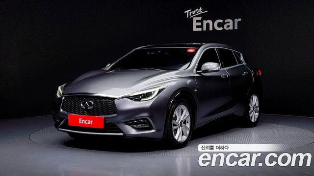Infiniti Q30 2.0 Essential - фото 0