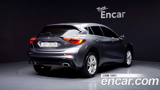 Infiniti Q30 2.0 Essential - фото 1