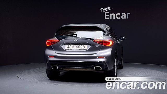 Infiniti Q30 2.0 Essential - фото 3