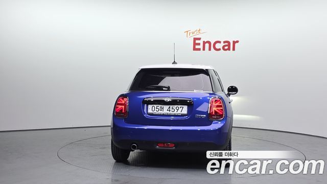 Mini Cooper 5Door Standard 3rd - фото 3