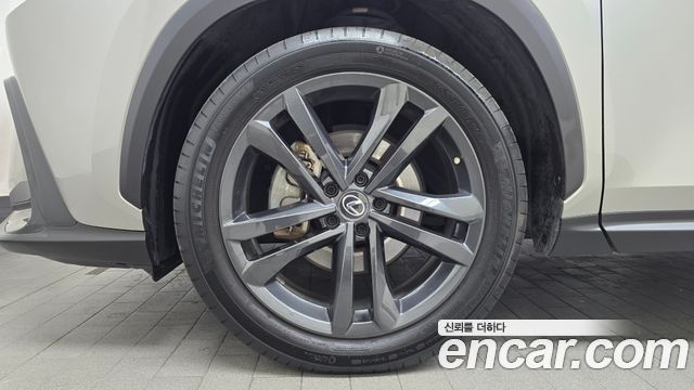 Lexus NX 350h 2-го поколения Premium - фото 4