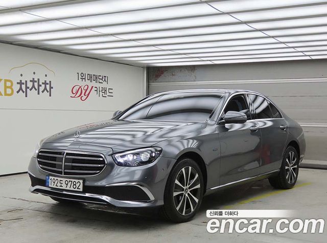Mercedes-Benz E-Class W213 E300e 4MATIC Exclusive - фото 0