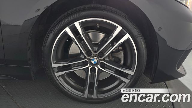 BMW 1 Series F40 120i M Sports - фото 3
