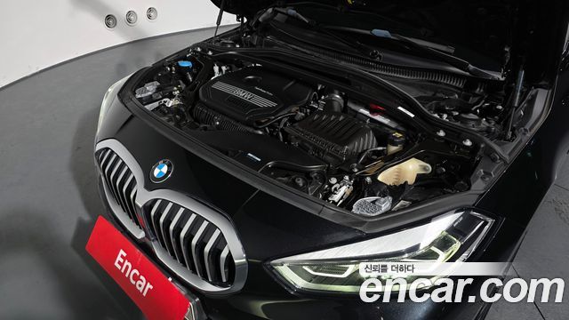 BMW 1 Series F40 120i M Sports - фото 4