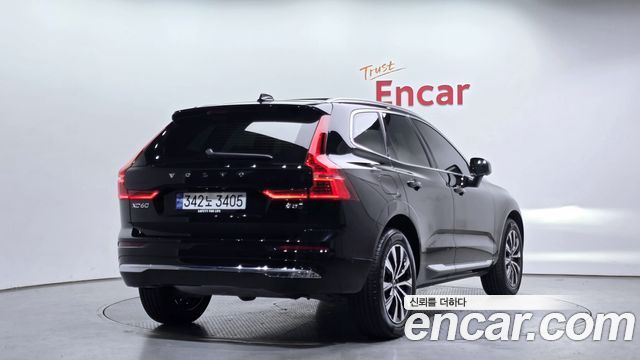 Volvo XC60 2-го поколения B5 Ultimate Bright - фото 1